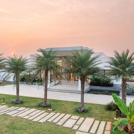 Stayvista At Aj House With Pvt Pool & Projector Set-Up Hyderabad Exterior photo