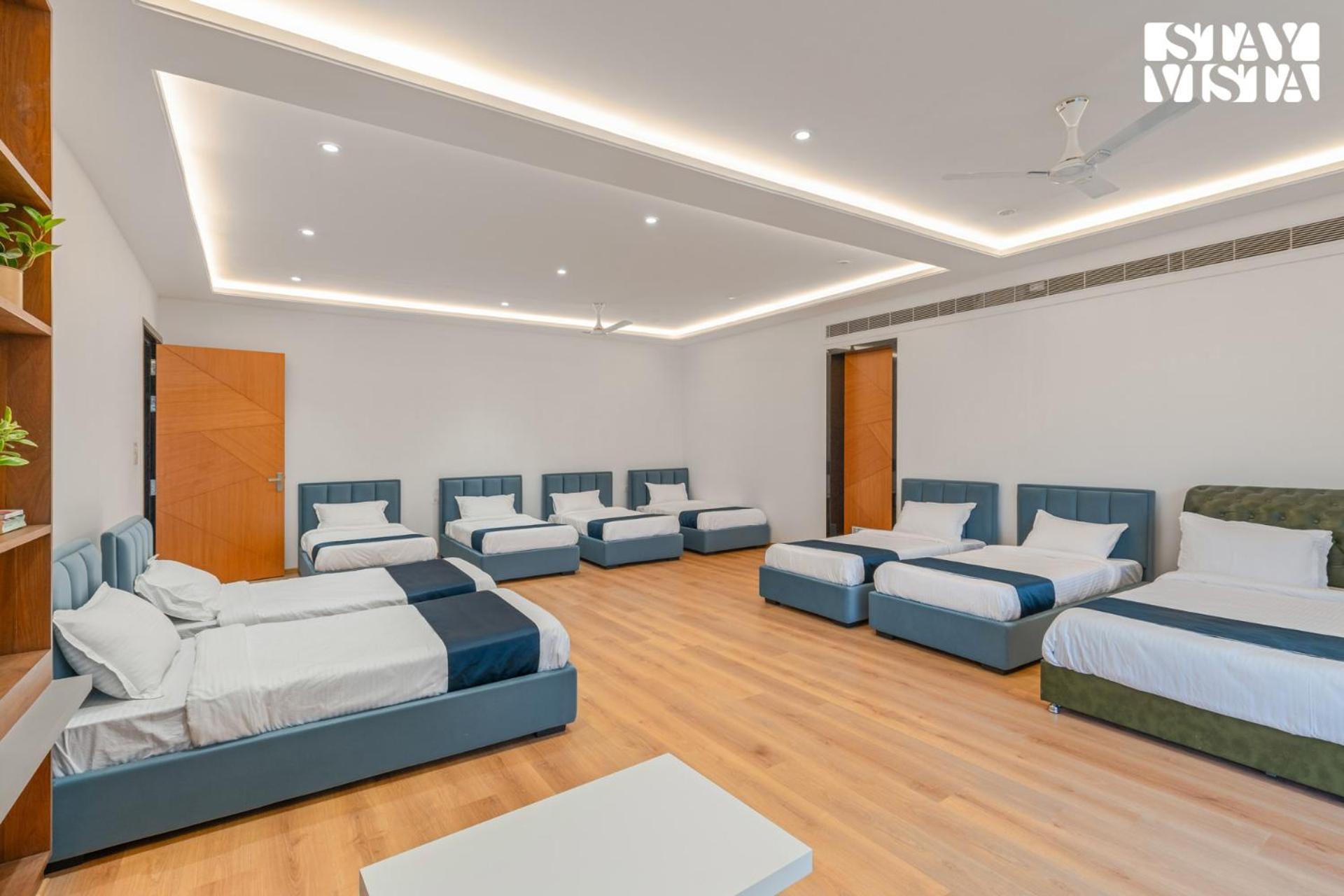 Stayvista At Aj House With Pvt Pool & Projector Set-Up Hyderabad Exterior photo